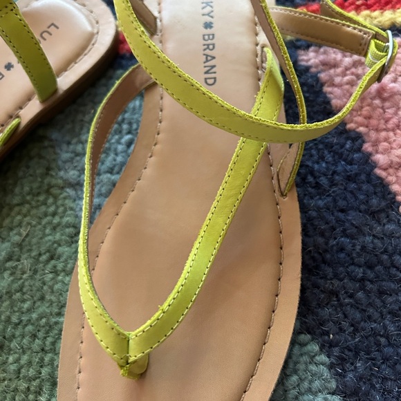 EUC Lucky Brand Chartreuse size 8.5 Women's Sandals. Ankle buckle. Pop of color! - Picture 4 of 9
